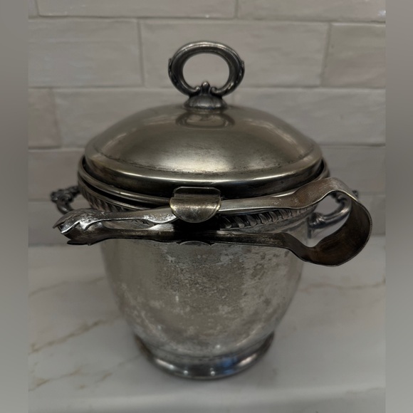 Vintage Silverplate Ice Bucket w/ Glass Liner & Tongs • Mid Century Barware - Picture 3 of 10